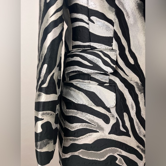 DOLCE & GABBANA
zebra-print lamé jacquard blazer - Picture 8 of 9